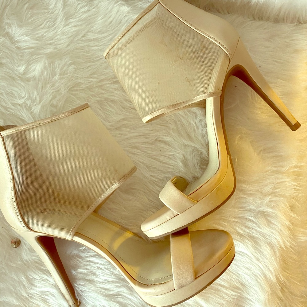 BCBG Beige tan ankle heels